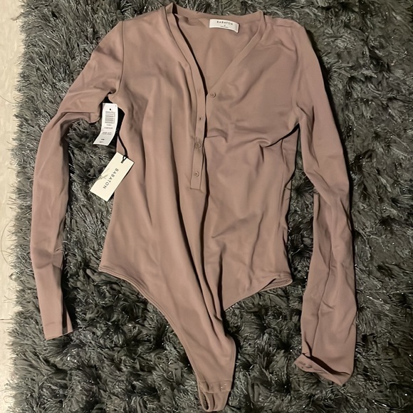 Babaton Contour V-neck Henley Longsleeve Bodysuit Warm Taupe Size small - Picture 5 of 8